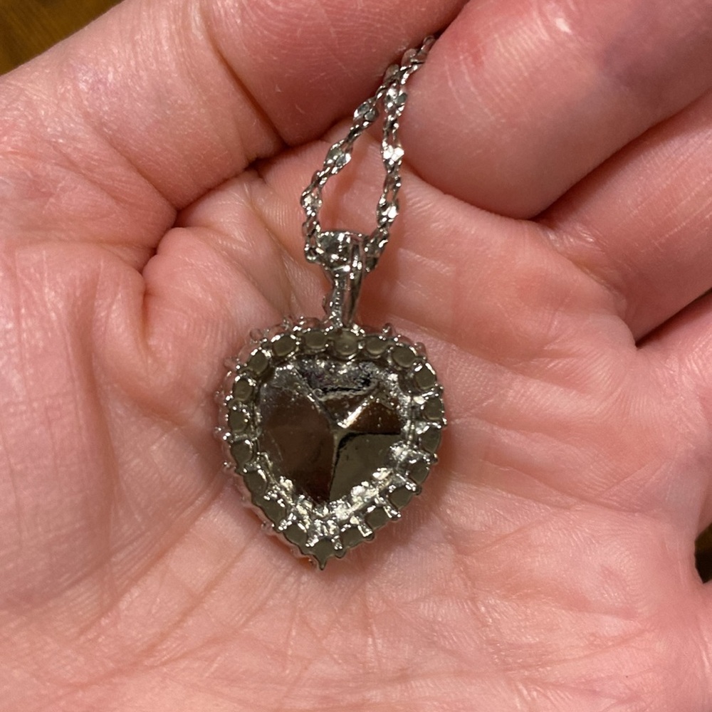 Avon Blue and Silver Heart Necklace with Gemstone - Picture 2 of 5